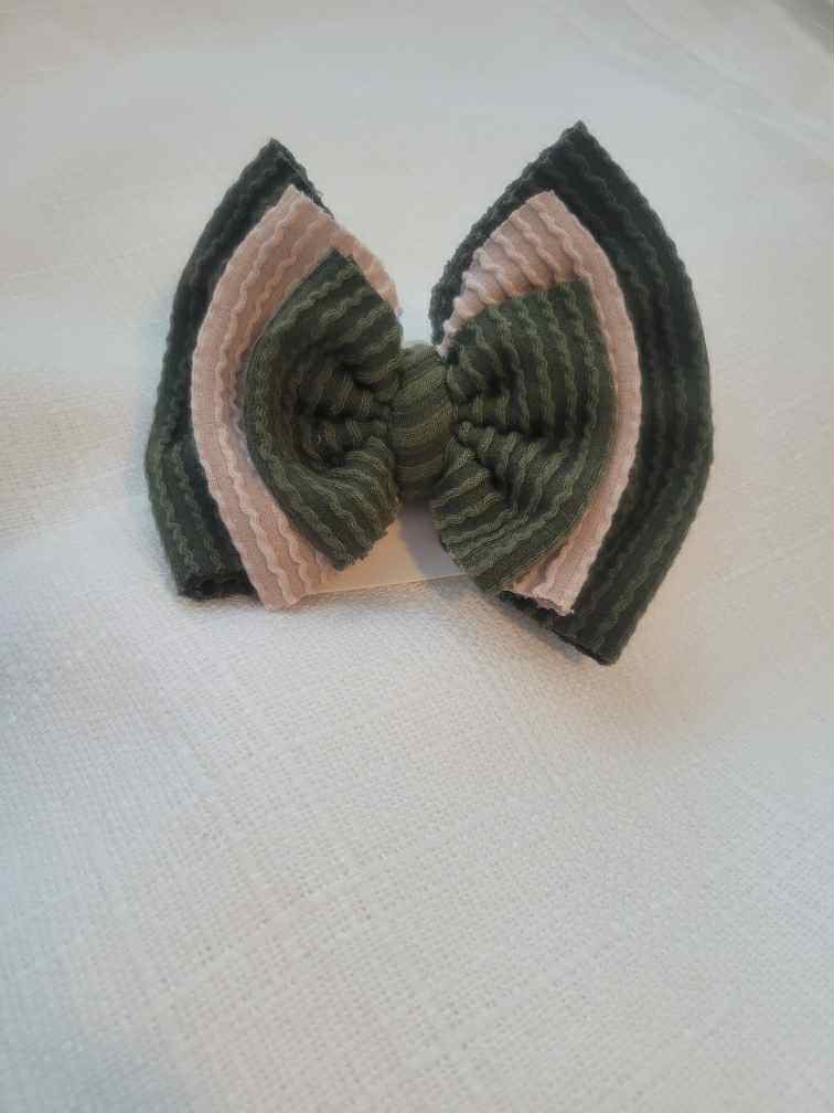 Sage and Tan Ribbed Stacked Clip