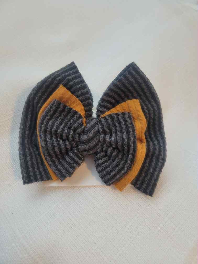 Black and Mustard Ribbed Stacked Clip