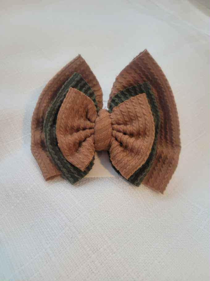 Mocha and Sage Ribbed Stacked Clip