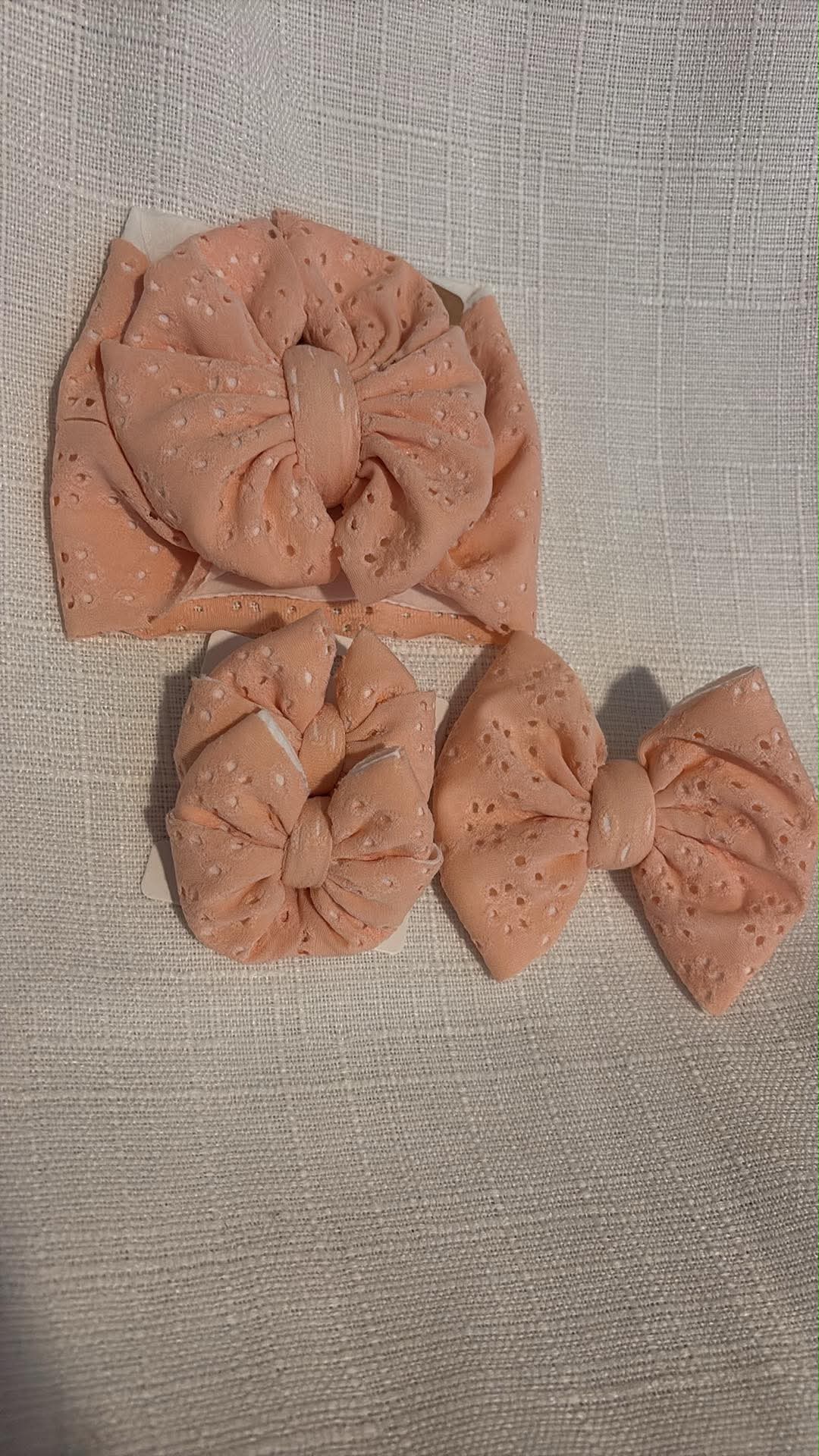 Peach Eyelet with White bullet