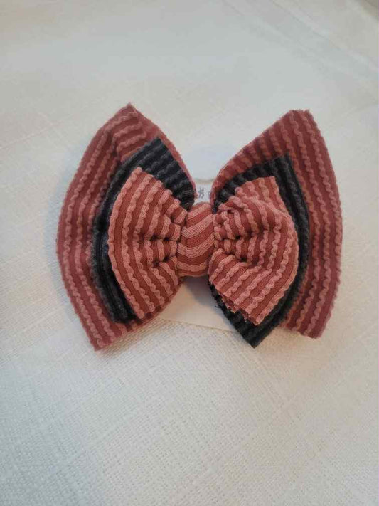 Cinnamon and Black Ribbed Stacked Clip